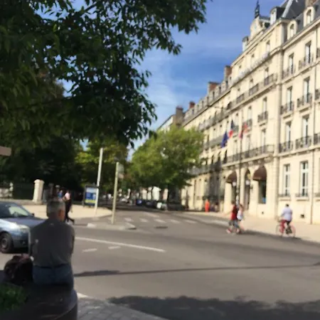 Le Jardin Darcy Liberte Hyper Centre Gare-Ville Parking Public Payant Dans La Rue Dijon Exterior photo