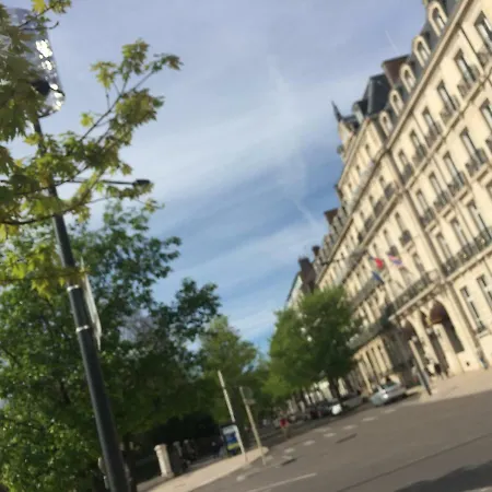 Le Jardin Darcy Liberte Hyper Centre Gare-Ville Parking Public Payant Dans La Rue Dijon Exterior photo