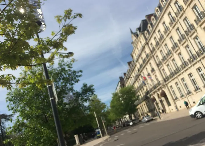 Le Jardin Darcy Liberte Hyper Centre Gare-Ville Parking Public Payant Dans La Rue