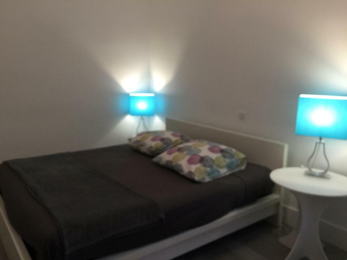 Le Jardin Darcy Liberte Hyper Centre Gare-ville Parking Public Payant Dans La Rue Apartment